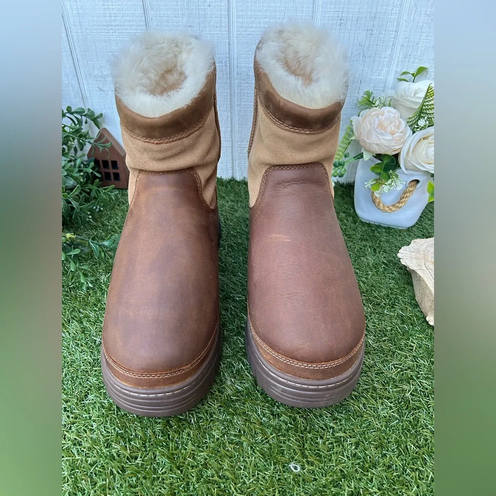 UGG Brown Heritage Pull-On Trailgazer Boots men size 9 gently used